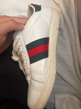 Zapatillas Gucci con abeja bordada