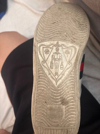 Zapatillas Gucci con abeja bordada