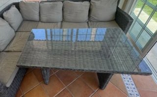 Mesa ratán con tapa de cristal