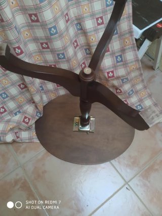 Mesa auxiliar ovalada de madera