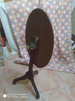 Mesa auxiliar ovalada de madera