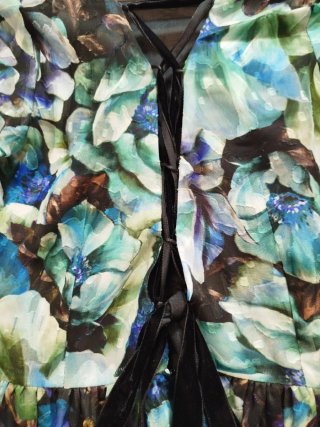 Vestido floral azul y verde