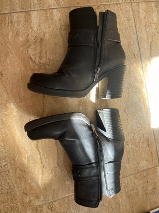 Botines, tacón negro.  Talla 36