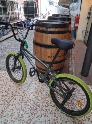 Bicicleta BMX verde militar