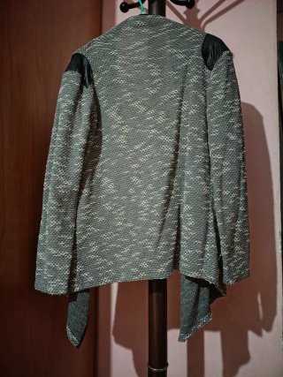 Chaqueta verde militar y negra