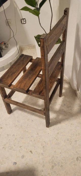 Silla artesanal de madera
