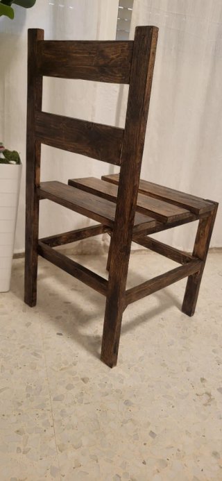 Silla artesanal de madera