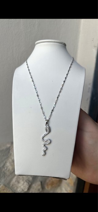 Collana con ciondolo serpente strass
