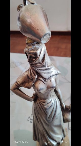 Figura bañada en plata