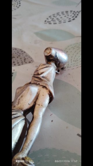 Figura bañada en plata
