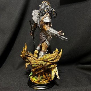 Figura Depredador Resina 1/6