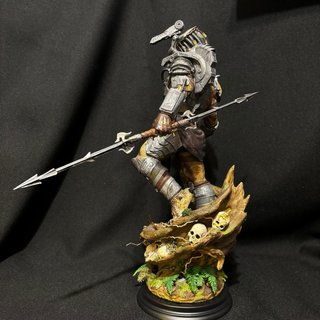 Figura Depredador Resina 1/6