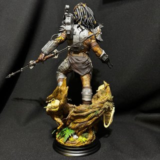 Figura Depredador Resina 1/6