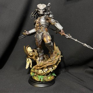 Figura Depredador Resina 1/6