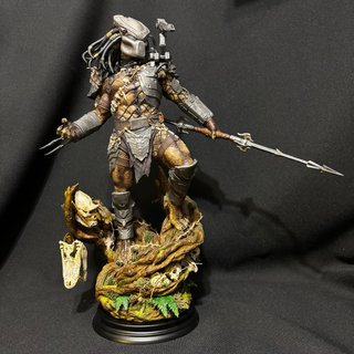 Figura Depredador Resina 1/6