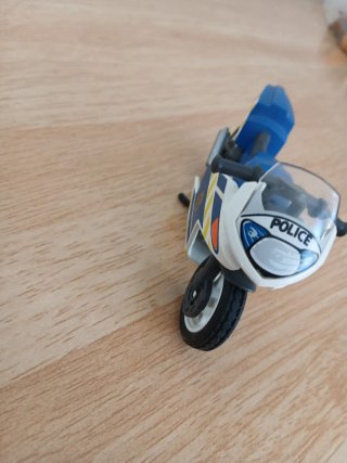 Moto de Policía Playmobil Como esta 2,50€