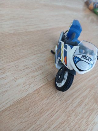 Moto de Policía Playmobil Como esta 2,50€