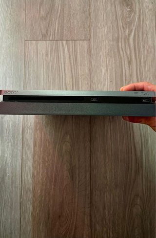 PS4 Slim 1TB Days of Play con 5 juegos