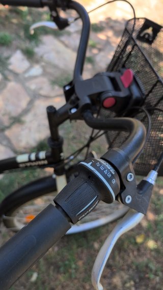 Bicicleta urbana cuadro bajo 28 6 vel.
