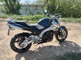 Suzuki GSR600