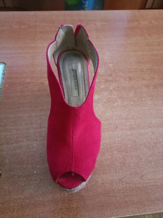 Zapatos de cuña rojos