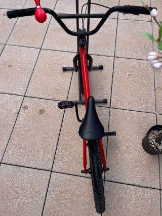 Bicicleta infantil roja