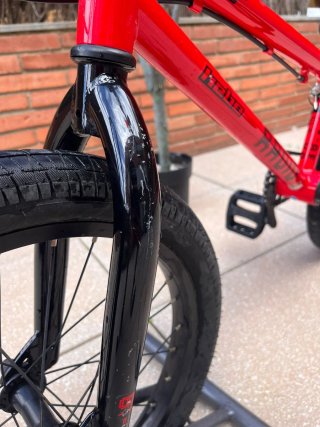 Bicicleta infantil roja