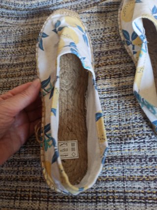Zapatos planos con estampado de limones