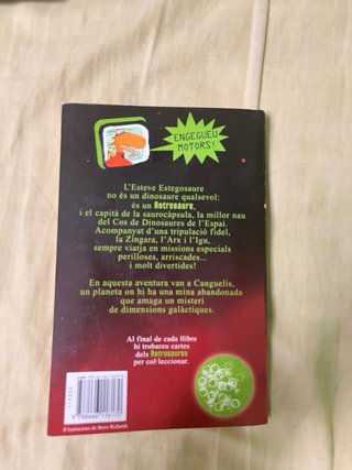 Libros varios en catalán y castellano