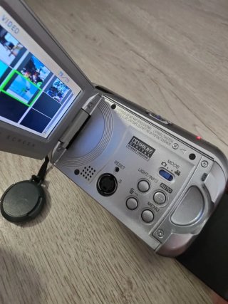 Videocámara JVC (Falta batería)