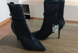 Botines de tacón de aguja con malla
