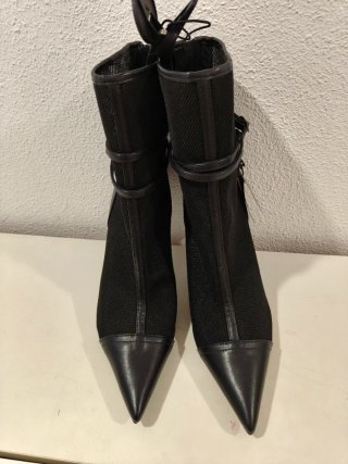 Botines de tacón de aguja con malla