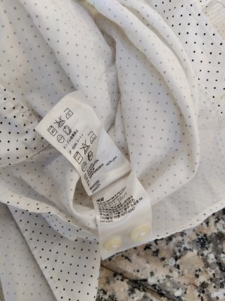 Camisa H&M branca com padrão