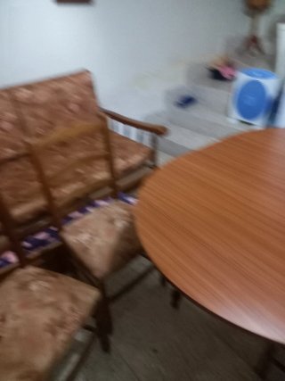 Mesa redonda madera con estante