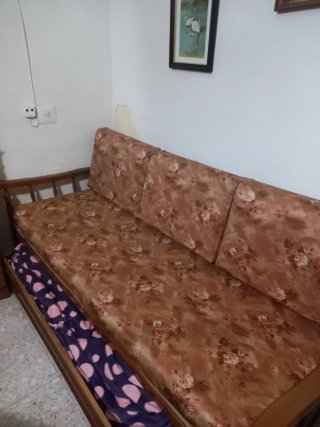 Mesa redonda madera con estante