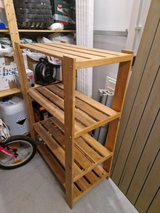 Estantería de trastero de madera