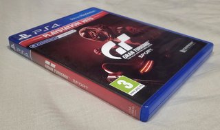 PlayStation 4 - Gran Turismo Sport y FIFA 17