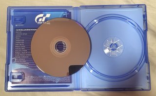 PlayStation 4 - Gran Turismo Sport y FIFA 17