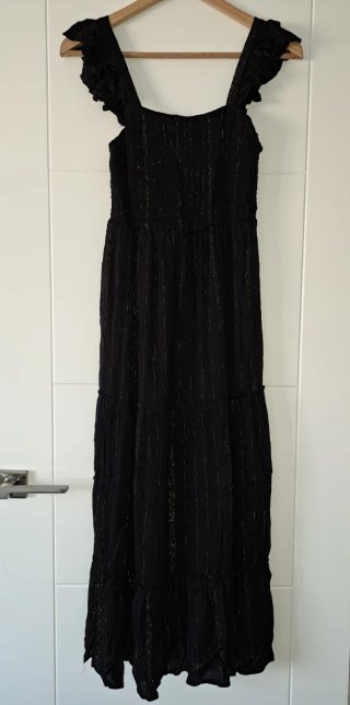 Vestido negro brillante de verano