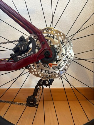 Bicicleta Orbea Carpe 20 2023 rojo oscuro.