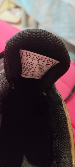 Zapatilla Nike Air Max Tavas Negro Dorao imitación