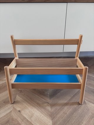 Expositor libros madera y azul