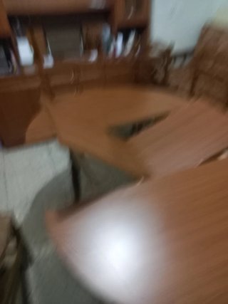 Mesa redonda madera con 4 sillas y sofá cama