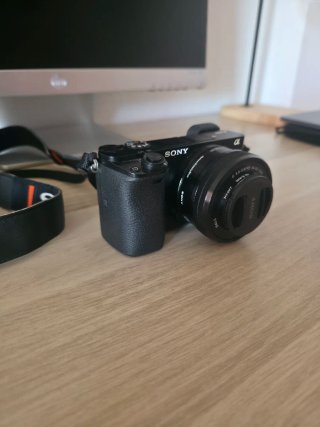 Sony A6000 + Lente Kit + Set Accesorios