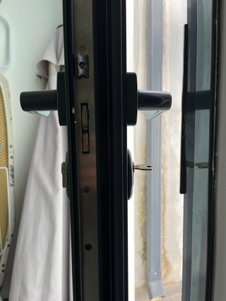 Puerta aluminio y cristal