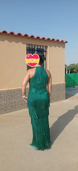 Vestido de fiesta verde con flecos
