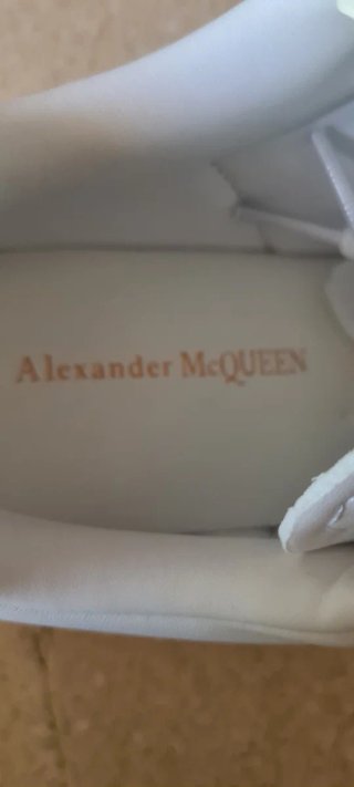 Alexander McQueen Deportivas Blancas sin usar!