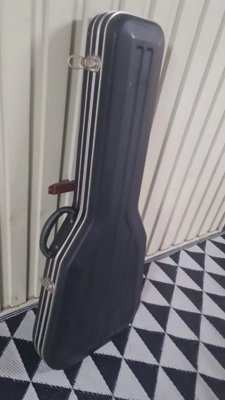 Cartuchera rígida para guitarra
