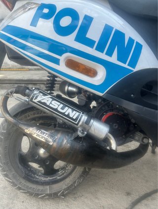 Piaggio Zip Scooter Blanco y Azul.