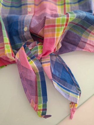 Camicia corta a quadri con nodo